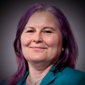 Photo of Lynn Thomson