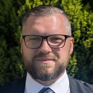 Photo of Laurie Moffat